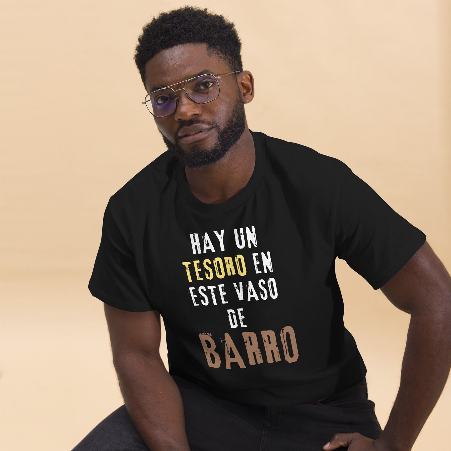 Hay Un Tesoro en este Vaso de Barro - Unisex classic tee