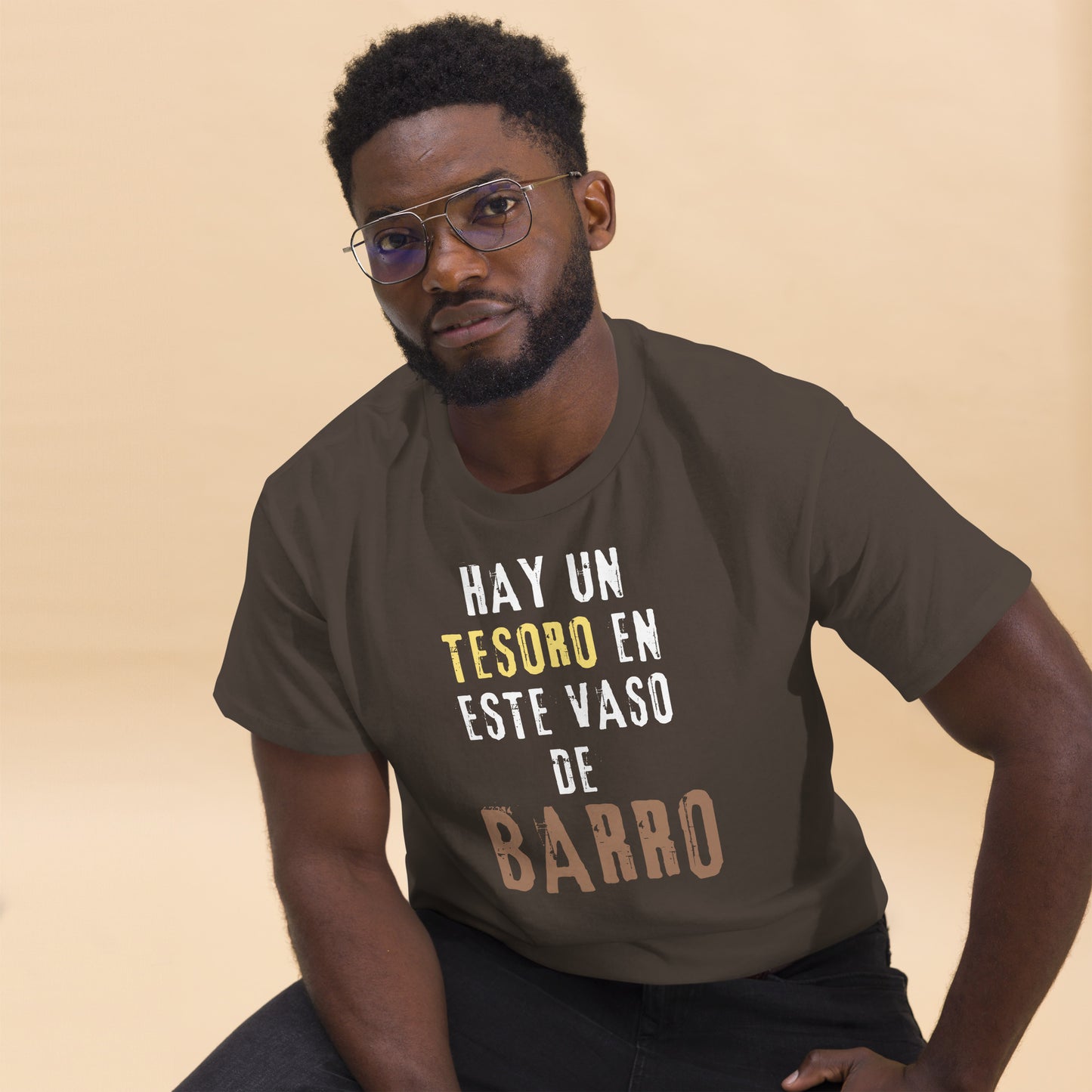 Hay Un Tesoro en este Vaso de Barro - Unisex classic tee